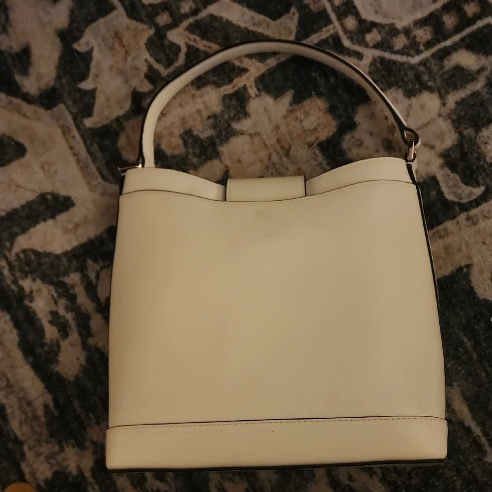 Kate Spade New York White Leather Bucket Bag | Gold Hardware
